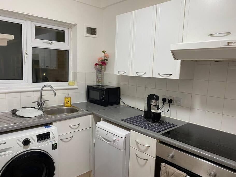 Appartamento Entire Flat With A Big Living-room, Bedroom, Kitchen, And Bathroom