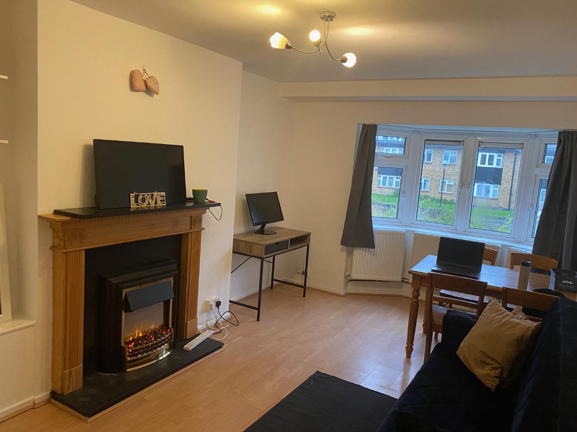 Entire Flat With A Big Living-room, Bedroom, Kitchen, And Bathroom Appartamento *
