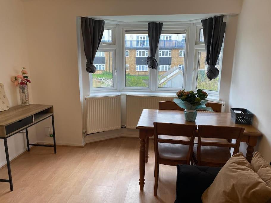 Apartment Entire Flat With A Big Living-room, Bedroom, Kitchen, And Bathroom *